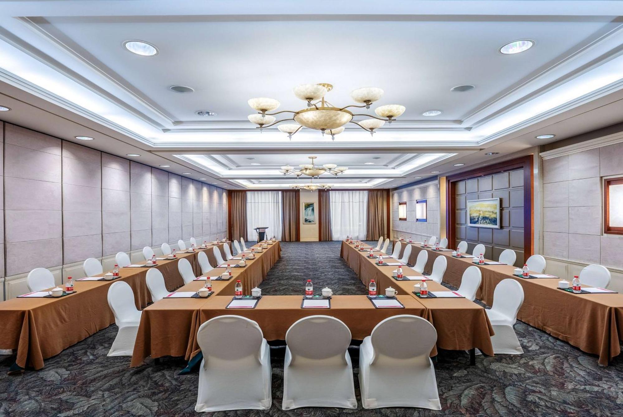 Ramada Beijing North Hotel Changping Exterior foto